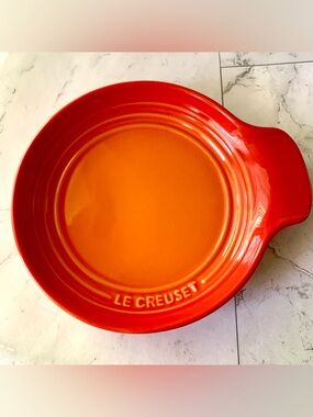 New Le Creuset second choix  Round Spoon Rest Signature - 6.5" Flame